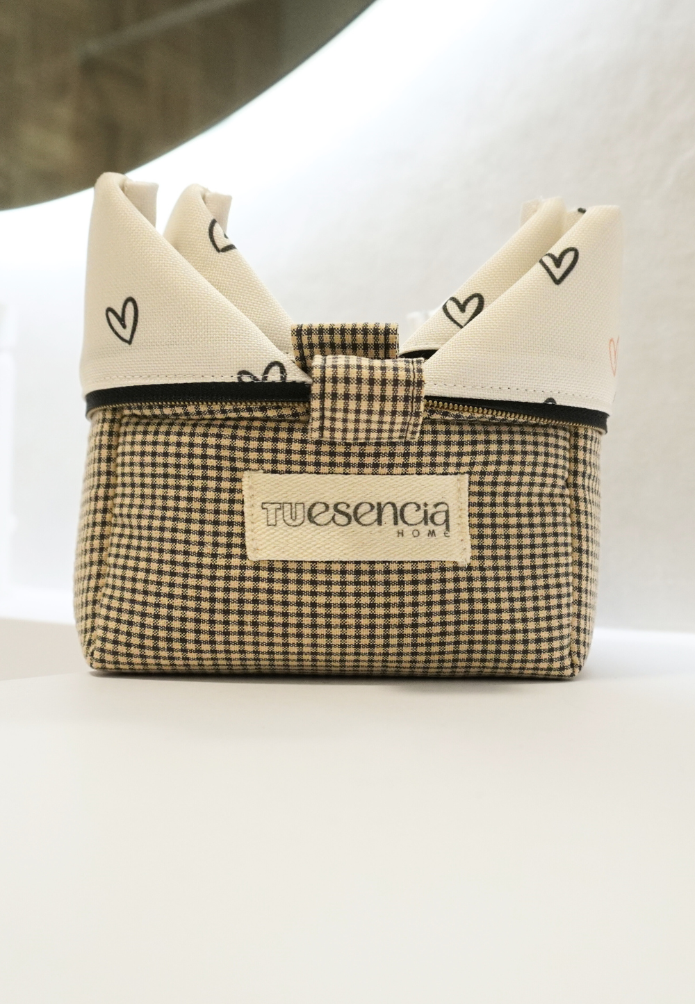 Cesto organizador y neceser (2 en 1) impermeable beige con corazones personalizable