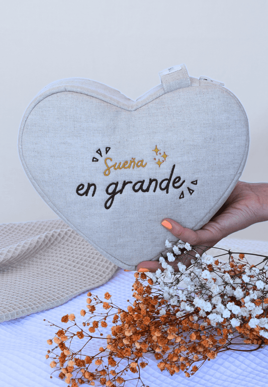 Neceser de corazón Sueña en grande ✨ en lino premium