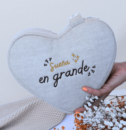 Neceser de corazón Sueña en grande ✨ en lino premium